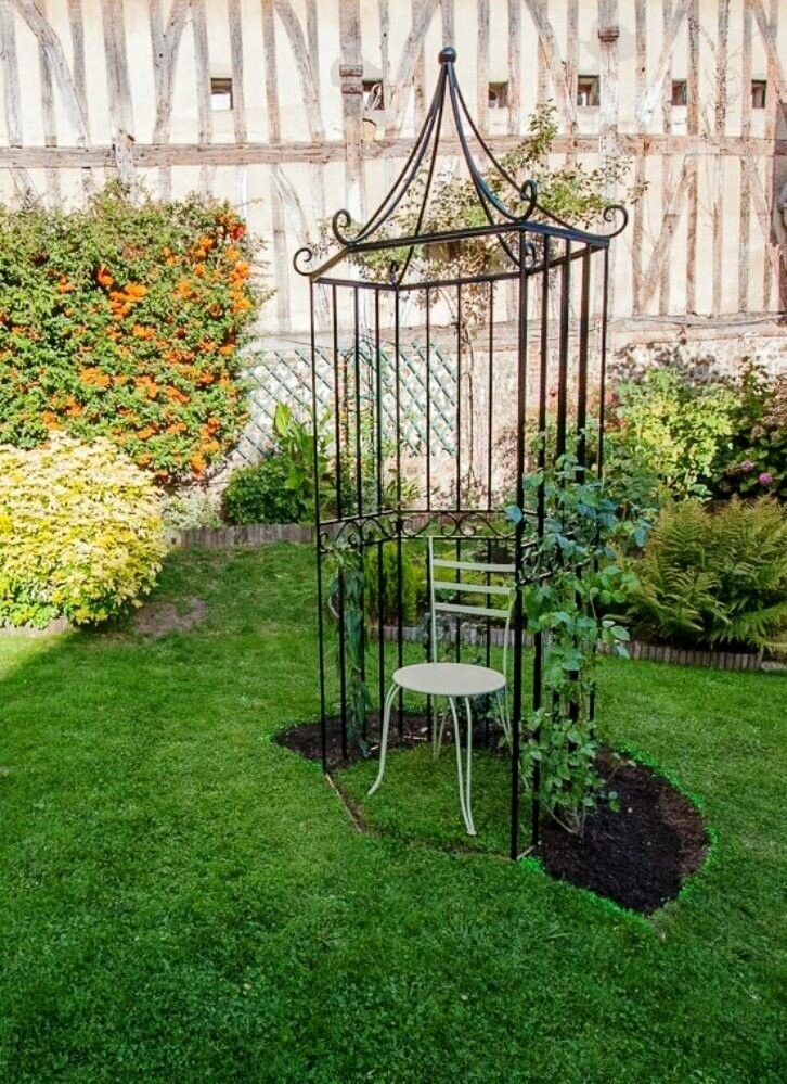 Petite Gloriette De Jardin