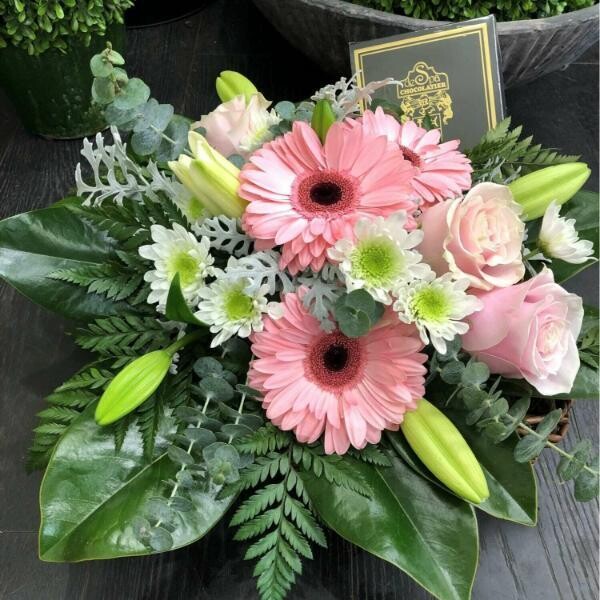 Send Flowers and Chocolates Court Florist Christchurch
