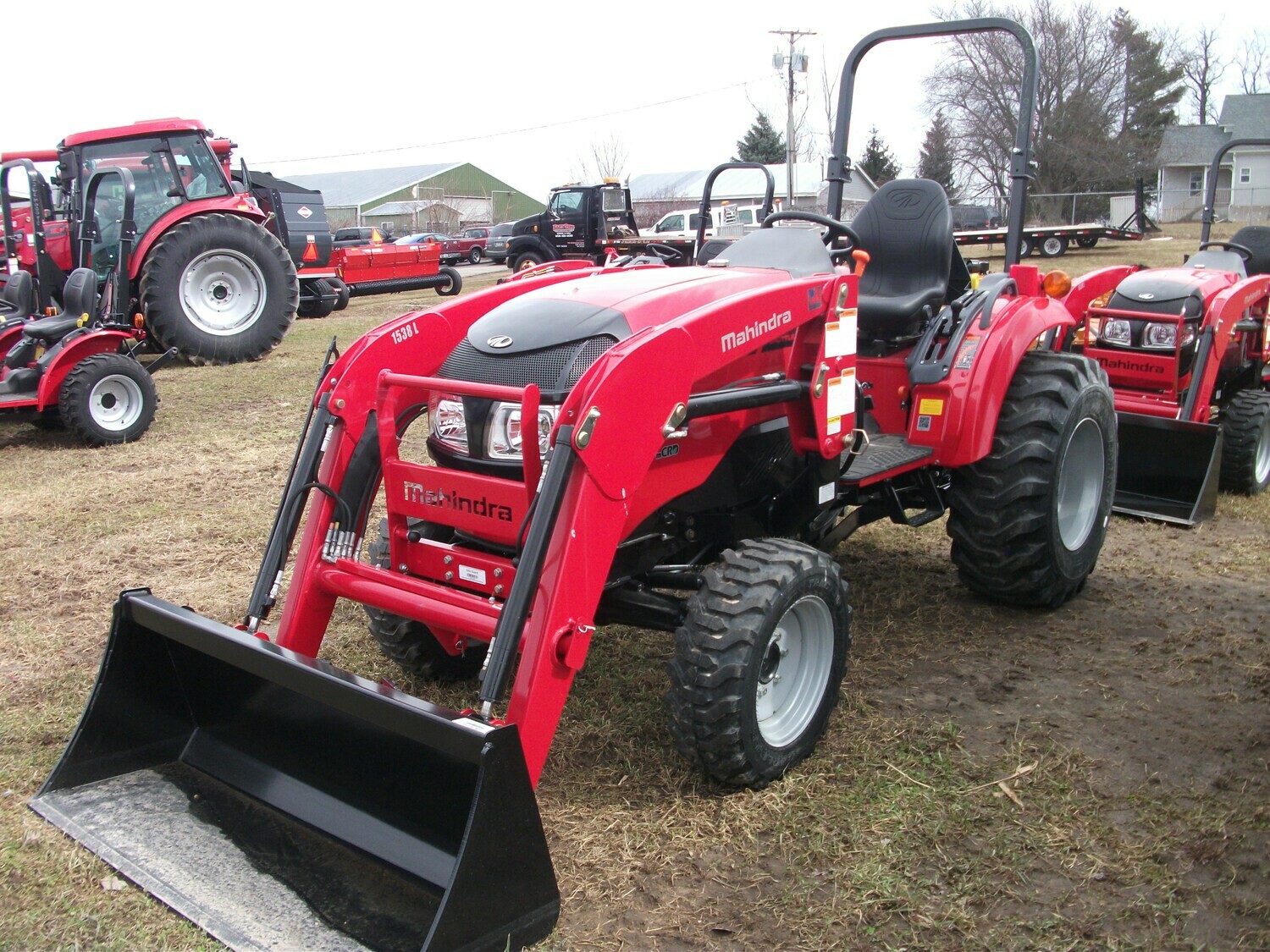 MAHINDRA 1533 4WD TRACTOR