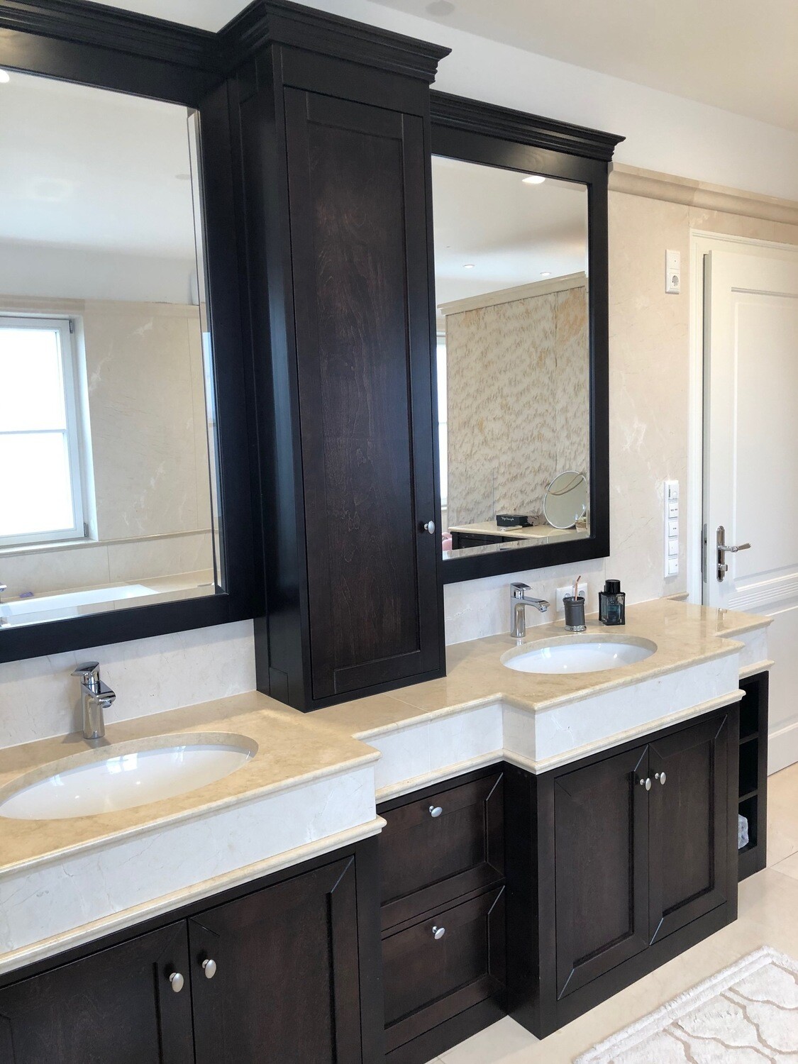 Waschtischunterschrank nach Maß