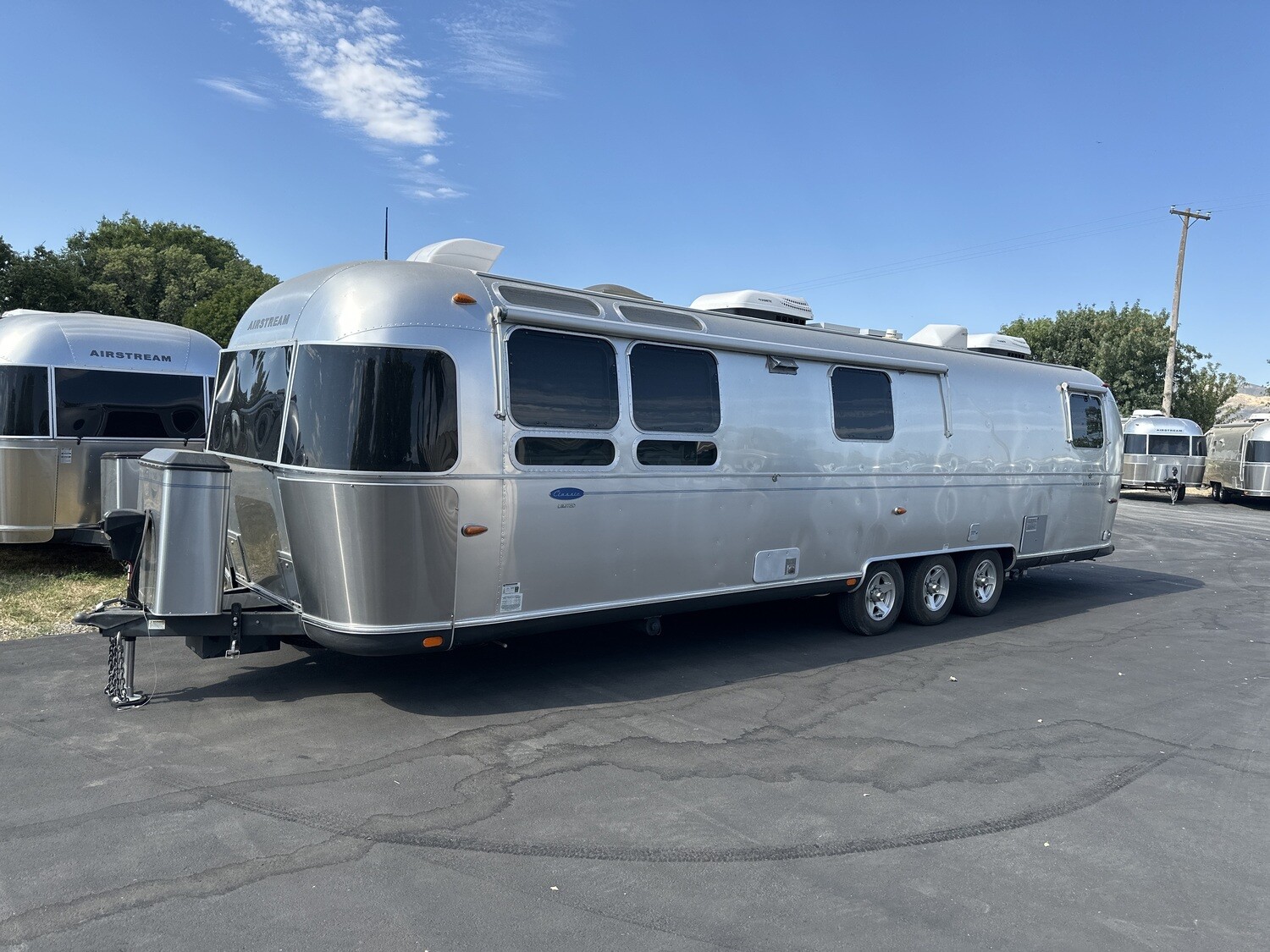 2011 Airstream Classic 34 foot triple axle 18 of only 25 built
