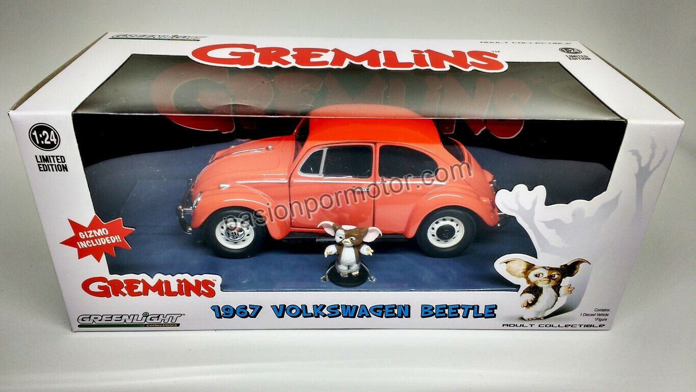 Coche A Escala 1:24 Volkswagen Beetle 1967 - Edición Gremlins, Con Figura Del Gremlin, Puertas Abribles Y Presentado En Vitrina
