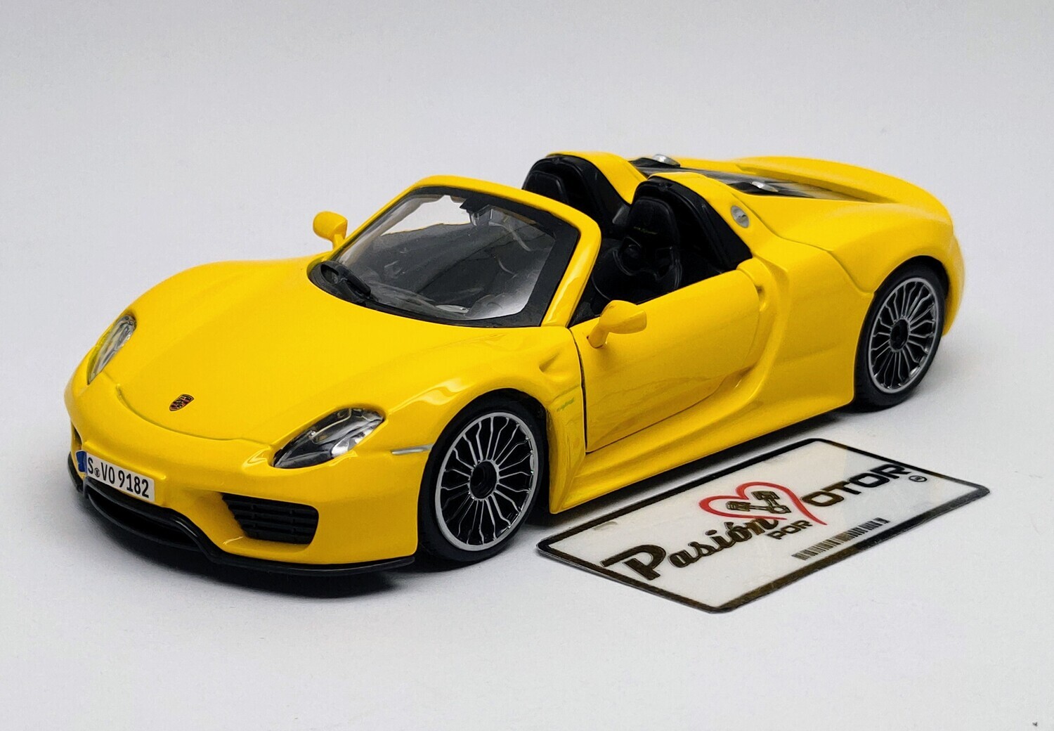Bburago Porsche 918 Spyder – Modellino In Metallo Grigio 1:24