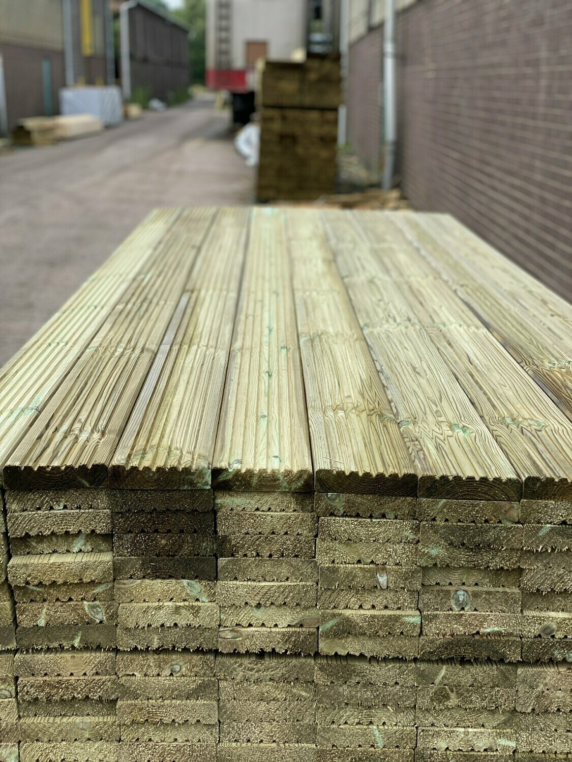 32 x 125 x 4.2 Metre Softwood Decking Boards (Finish Size 120mm x 28mm)