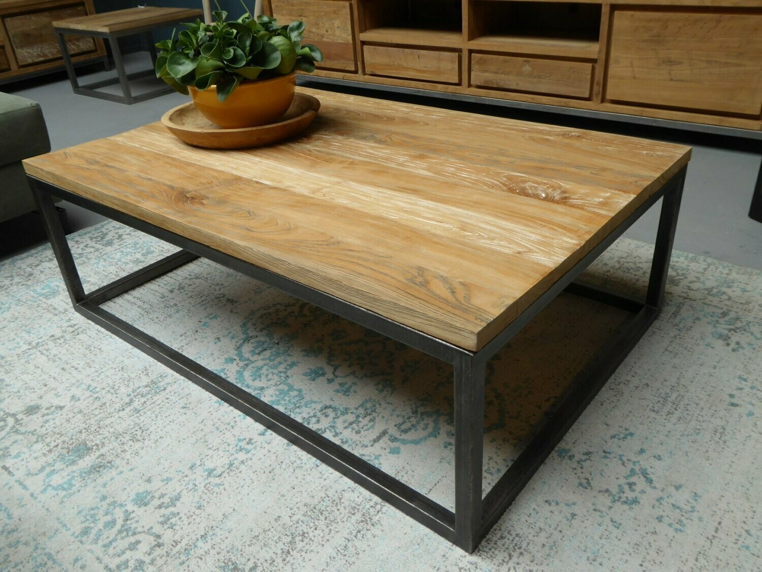 Couchtisch im Industrie-Look