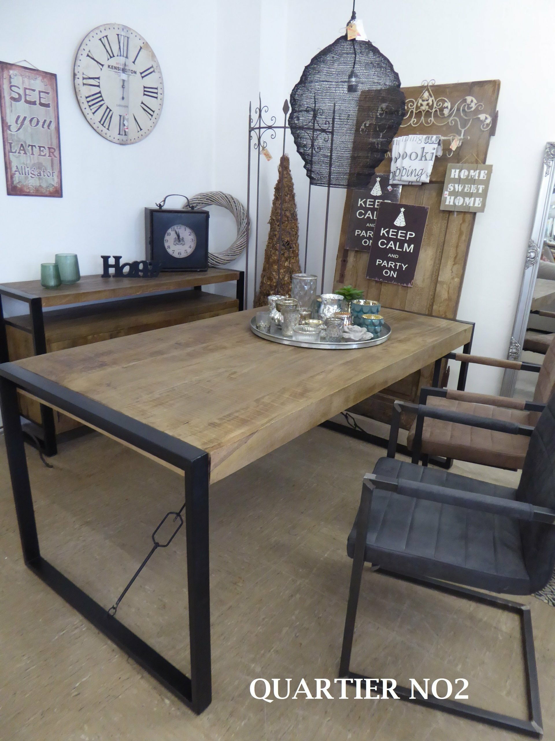 Esstische, Beistelltische