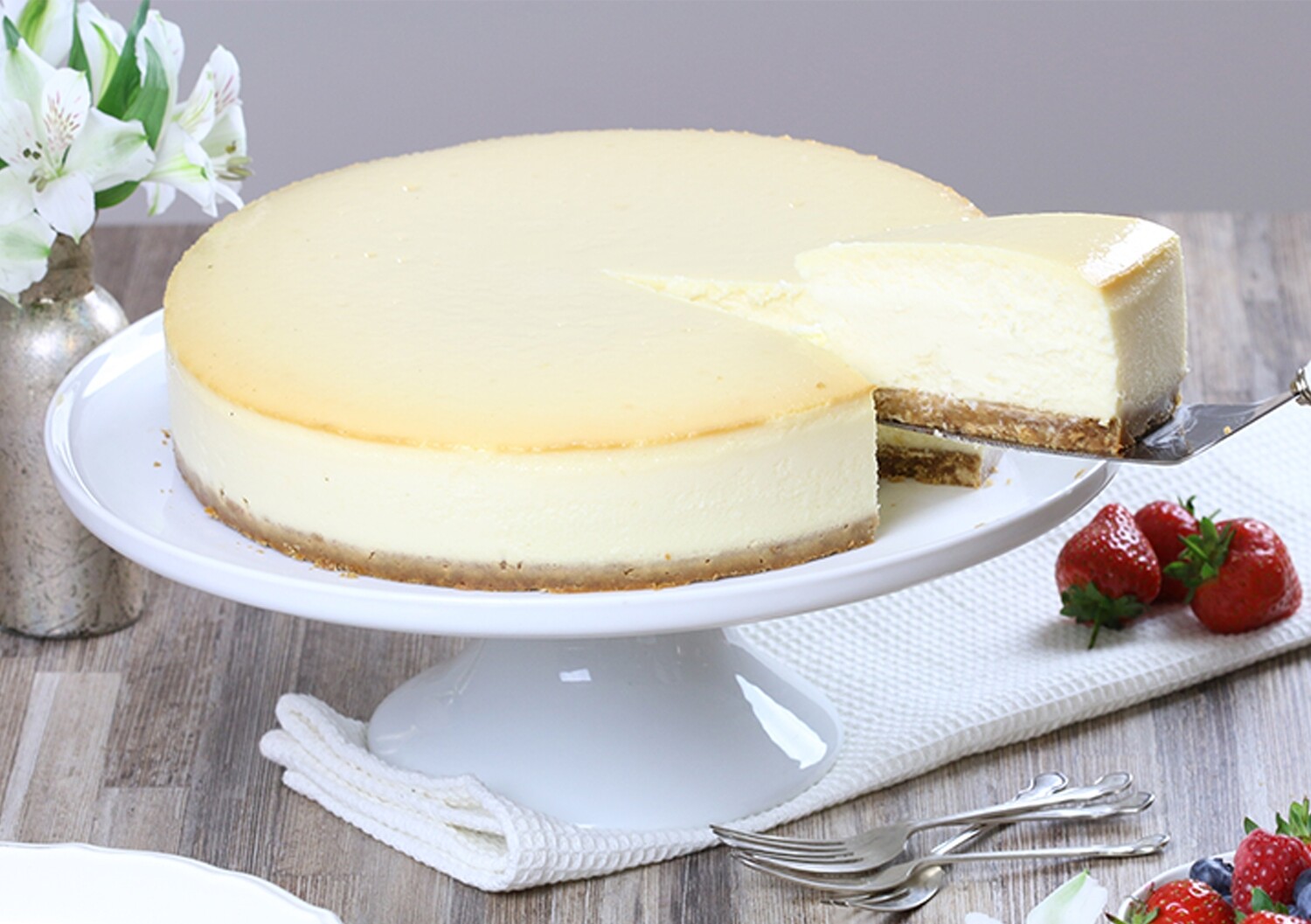 New York Style Big Baked Cheesecake (14 Slices)