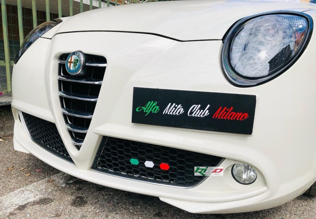 Stemma Decorativo Tricolore Per Griglia Auto - Inserti Personalizzati Compatibili Con 4Runner, Highlander, RAV4 - Stile A