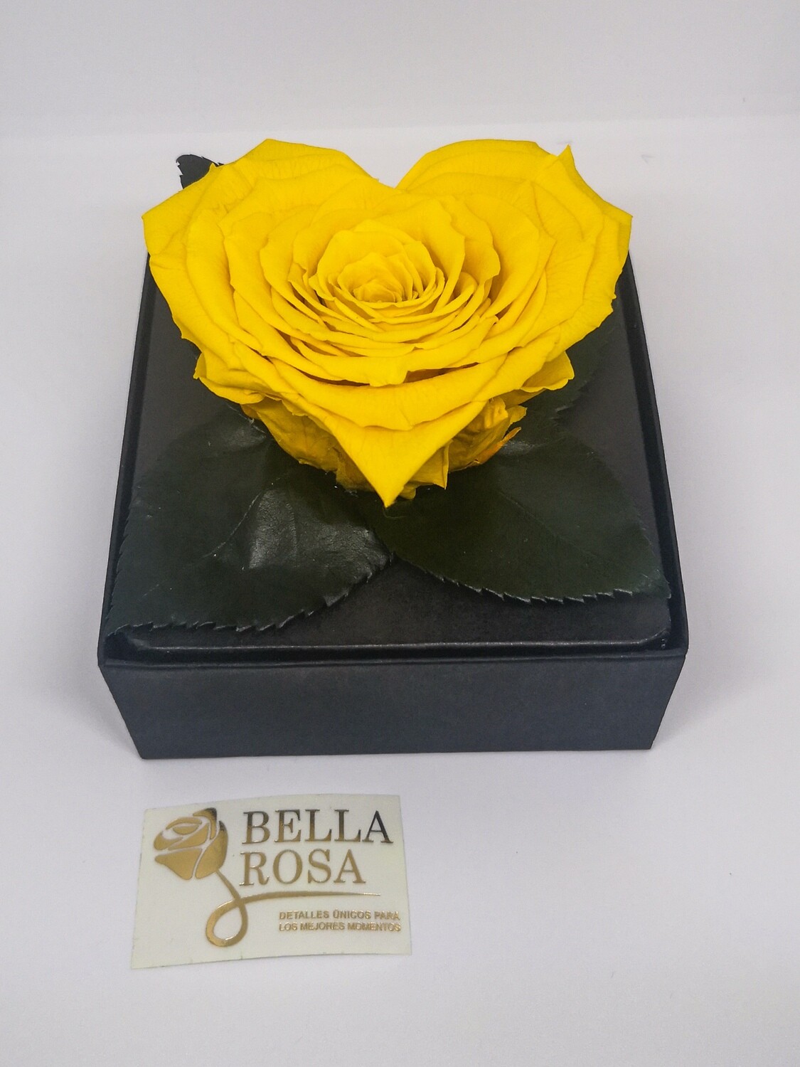 Rosa Preservada Amarilla en Forma de Corazón Caja Acrílica