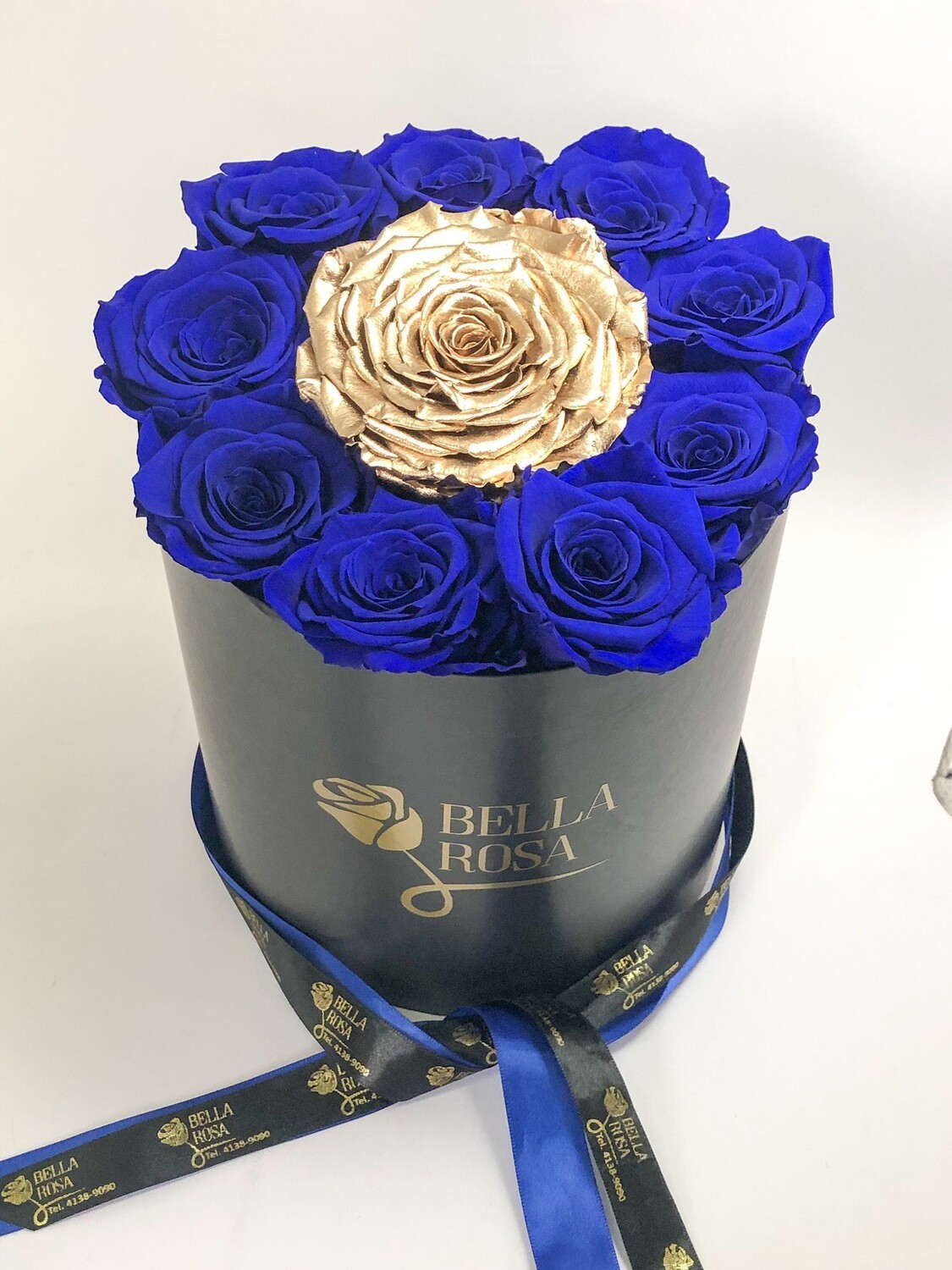Caja redonda con 9 rosas preservadas XL y 1 XXL