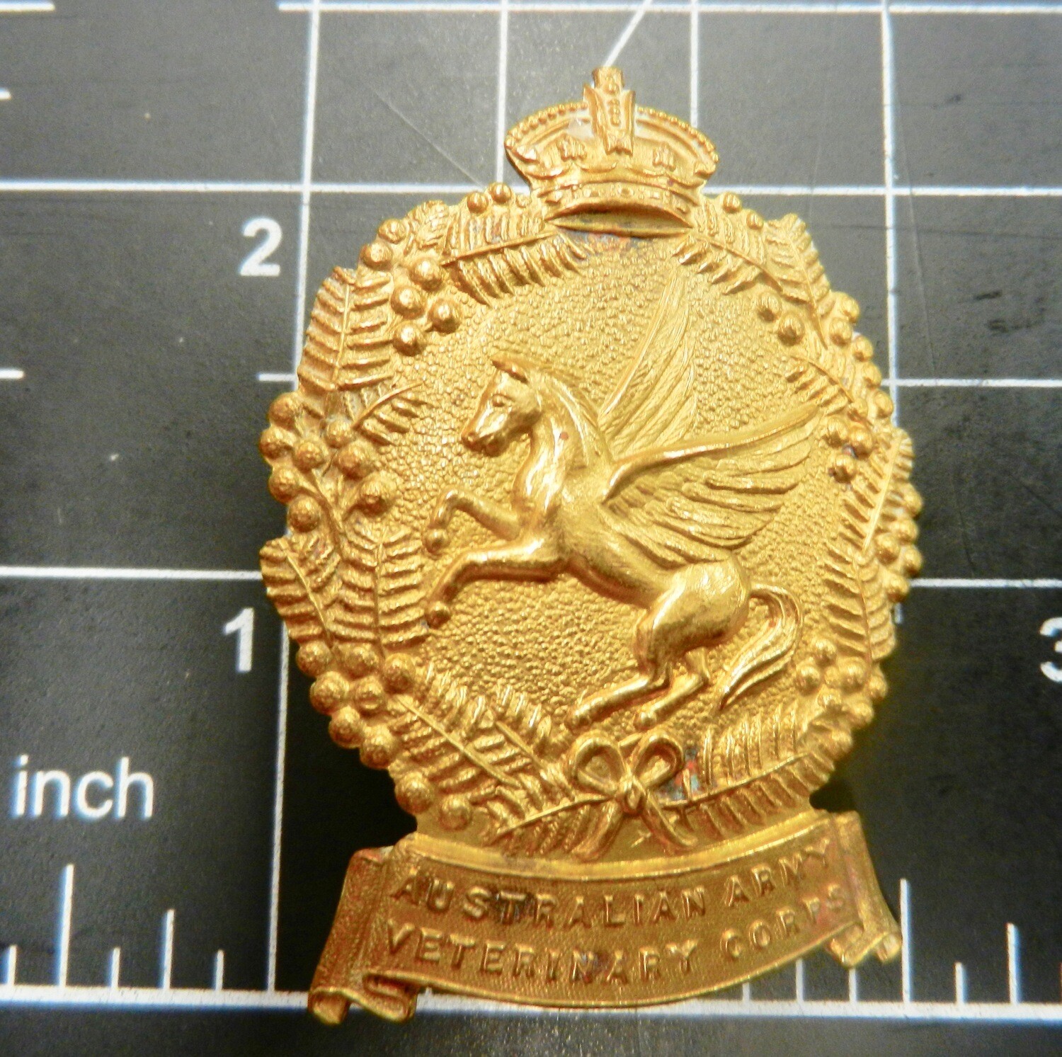 Australian Army Veterinary Corps 193042 Hat badge.