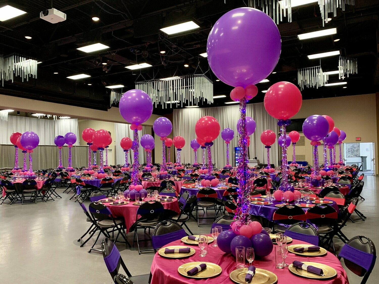 Deluxe giant birthday balloon centerpieces