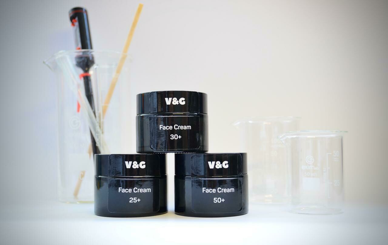 V45 косметика. Oriflame sweden крем. Tight visage v-line face shaping. Privia classic v-face sun cream spf50pa+++ 60 ml. Privia classic v-face sun cream spf50pa+++ 60 ml.