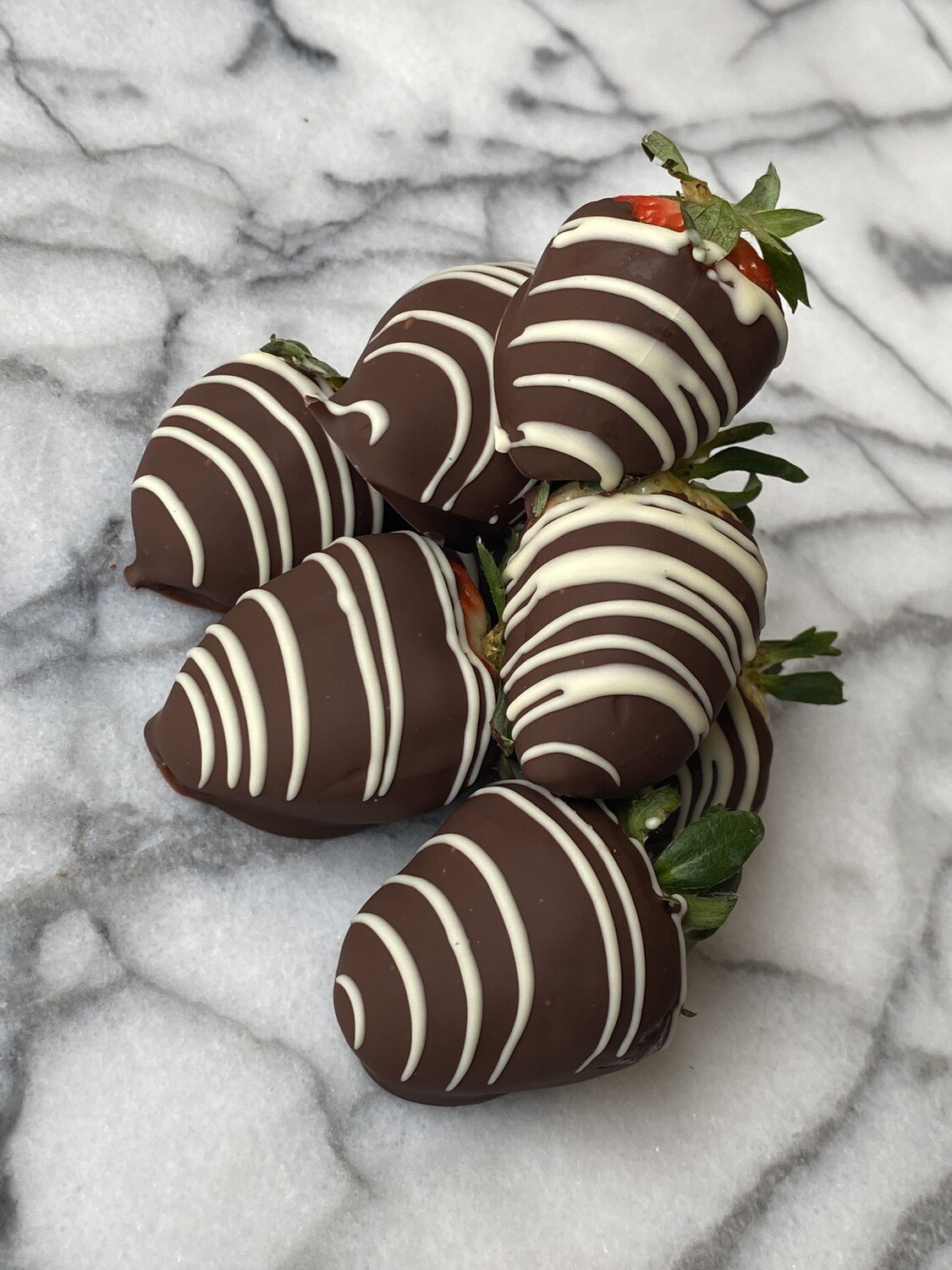 Chocolate Covered Strawberries Gift Box (With Bow)