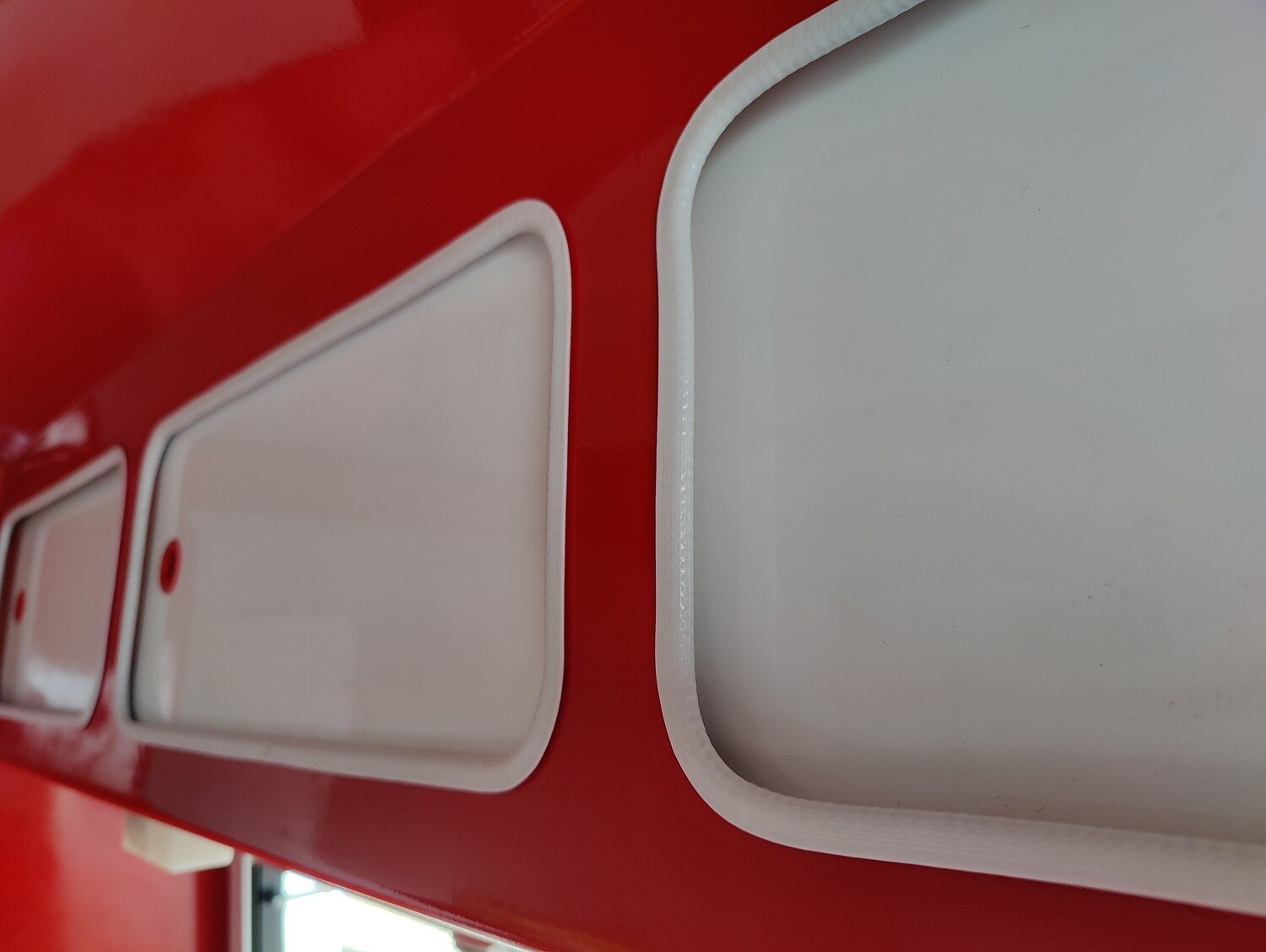 Kantenschutz für alle Schränke zum Stecken in verschiedenen Farben