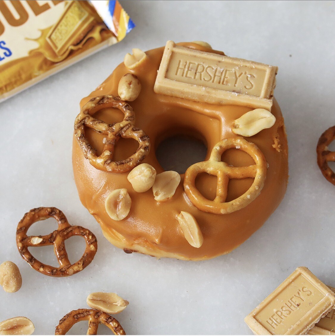 CARAMEL PRETZEL donut
