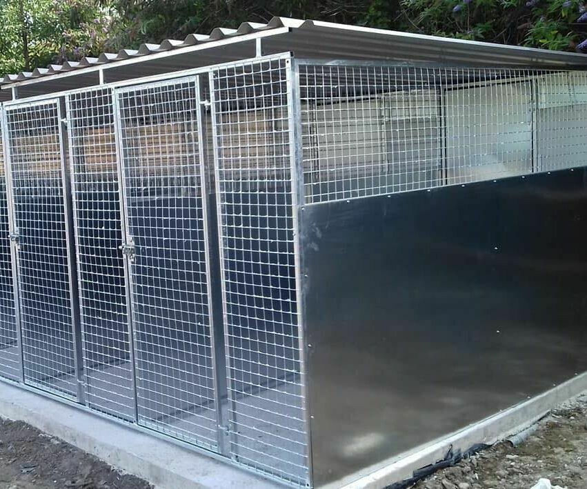 2 BLOCK DOG KENNEL/RUN