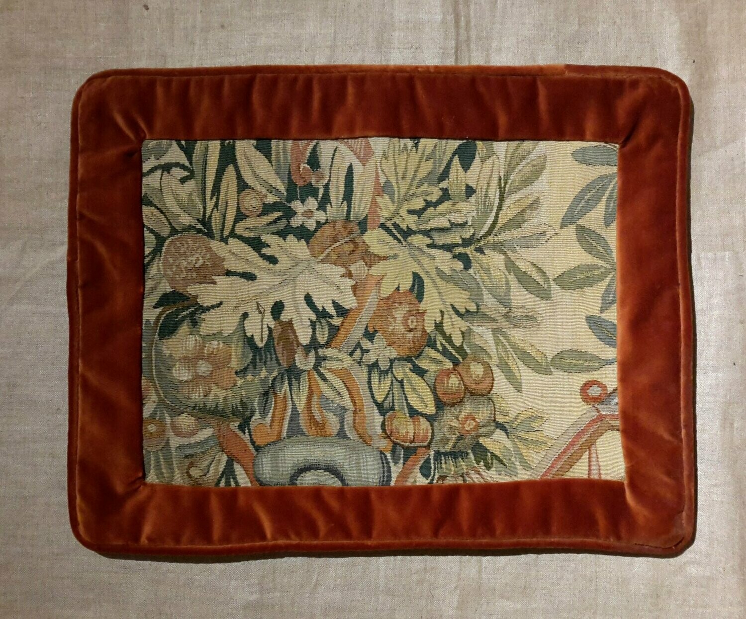 Coussin Tapisserie Vintage – York Minster – Laine Abraham Moon – Fait Main