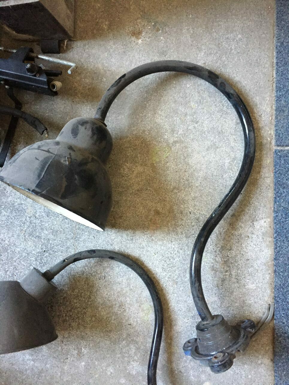 Exterior Light Fitting (Traditional 'Swan Neck' Fitting)