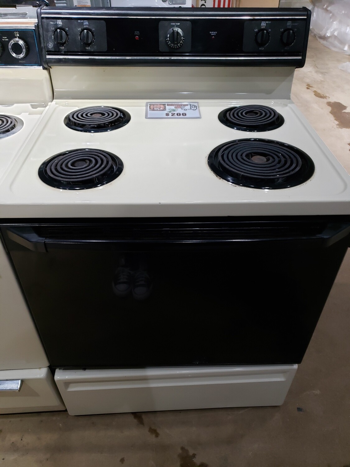 Black and Bisque Coil Top Range