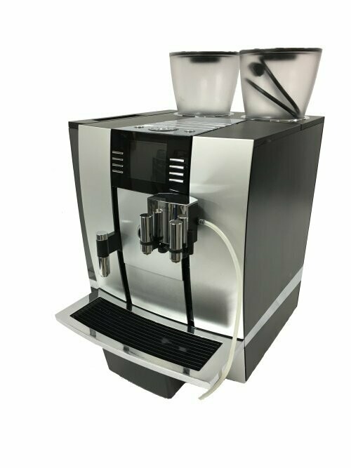 Kaffee Vollautomat Jura "Giga X7'' mit Wassertank
