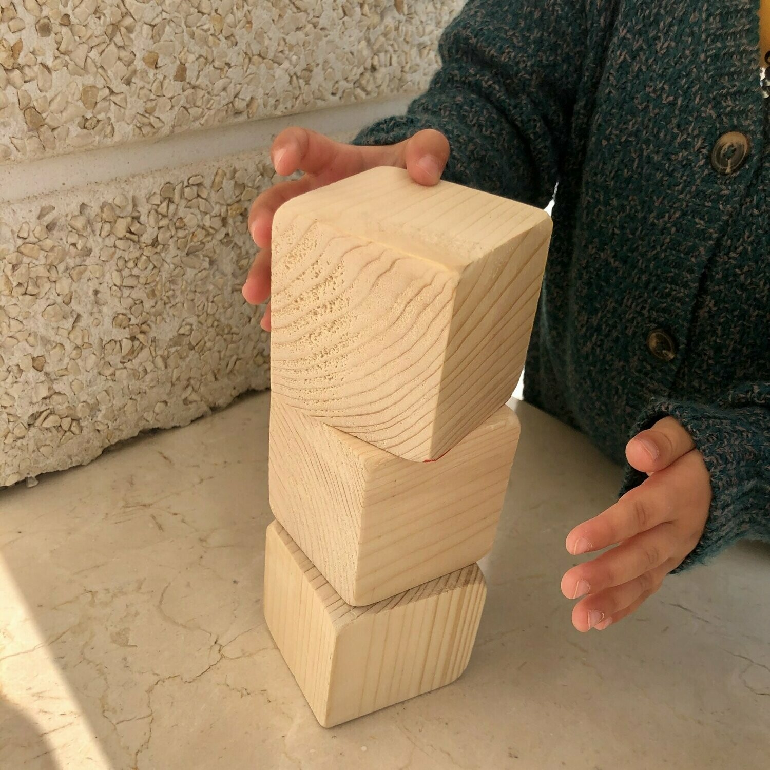 Cubo de madera natural