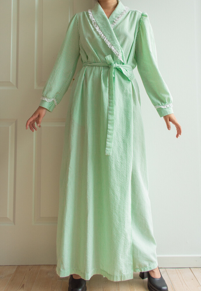 Light green robe M/L