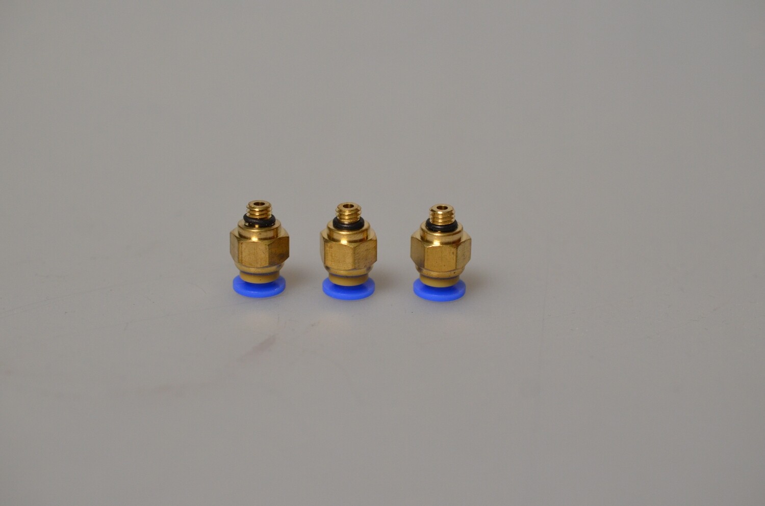 фитинг 4мм пневмо. для пневм. латунный фитинг 1/4дюйма(6,4мм)для медной магистрали. фитинг 2640498s01. фитинг для трубок 4 мм.