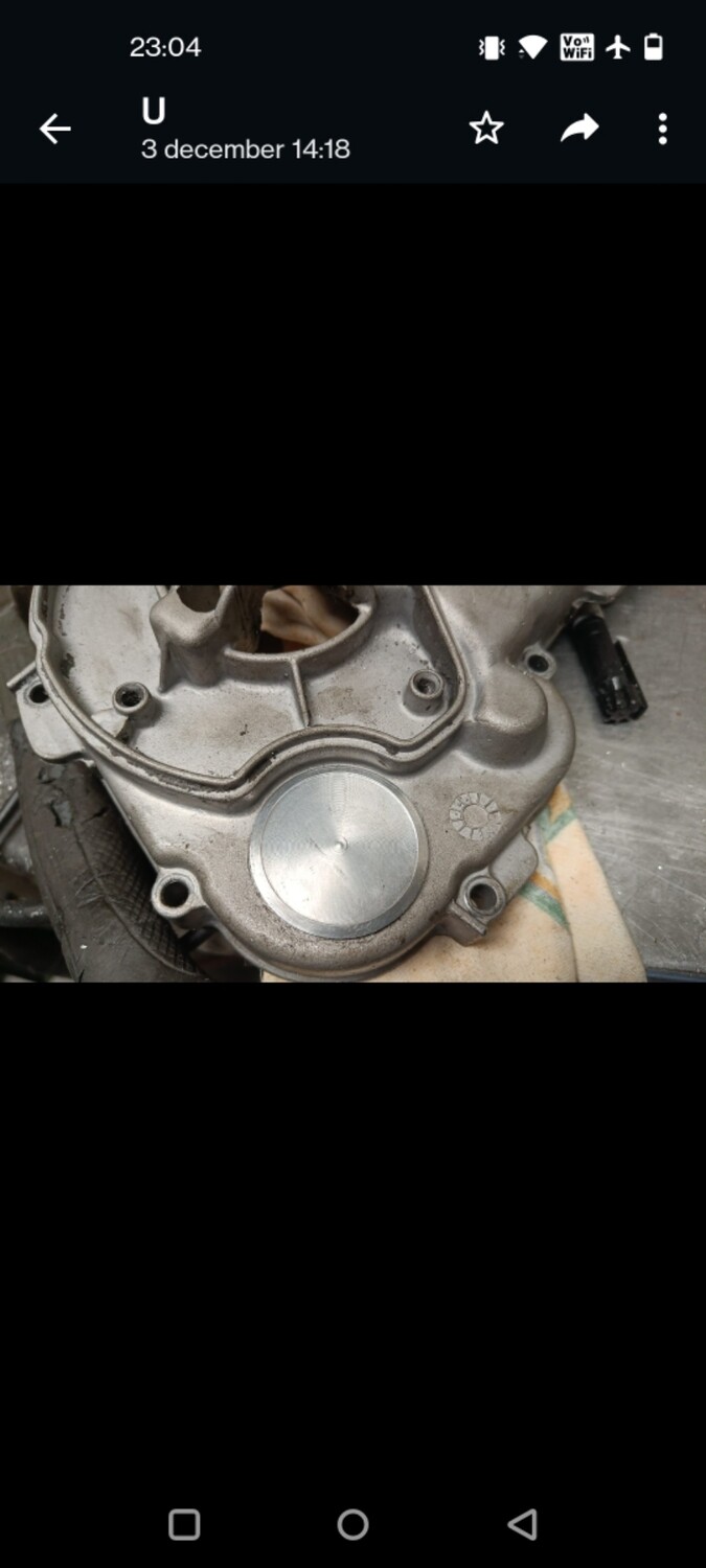 HT oil pump inspection plate