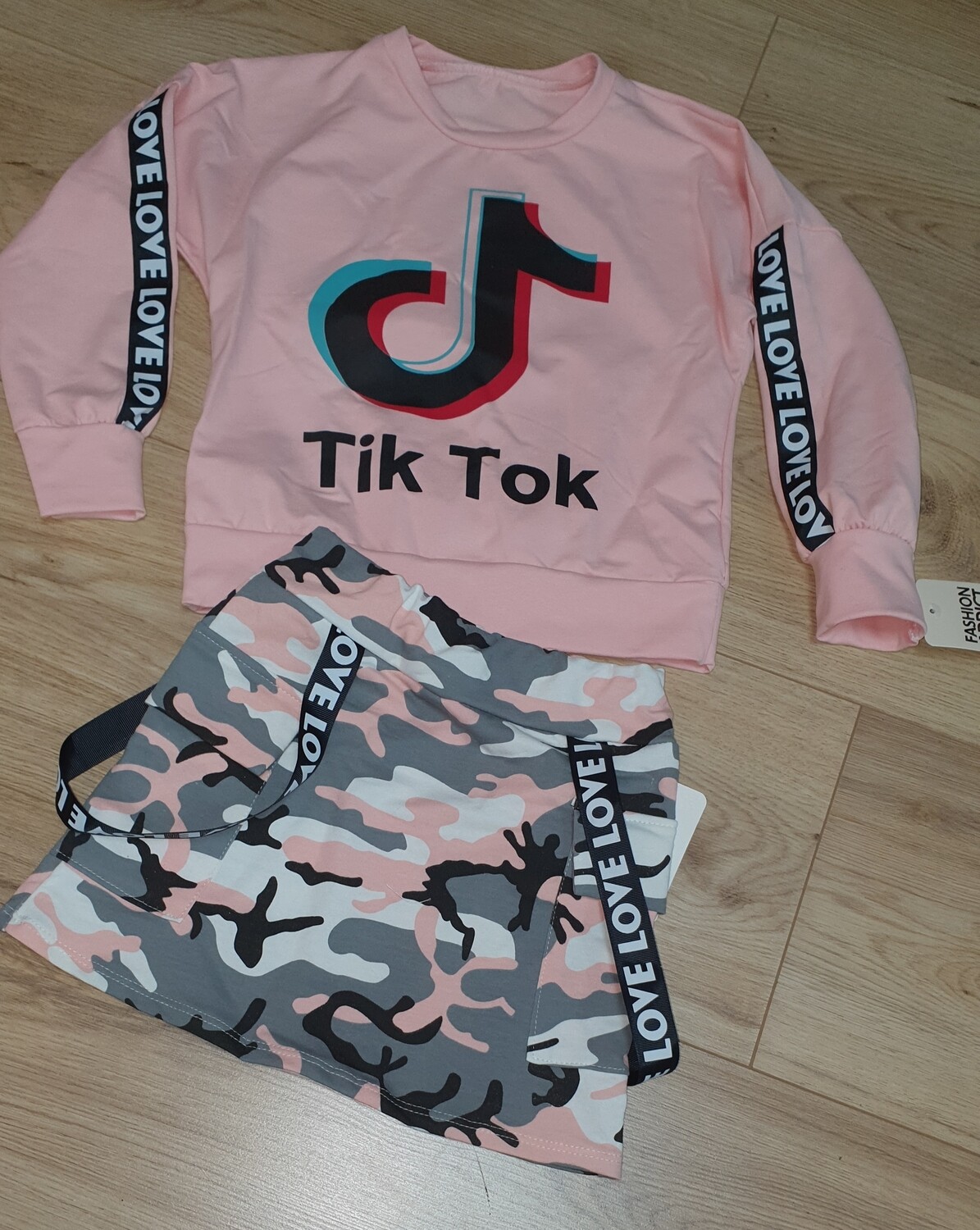 Set trui en rok camouflage met logo TIK TOK