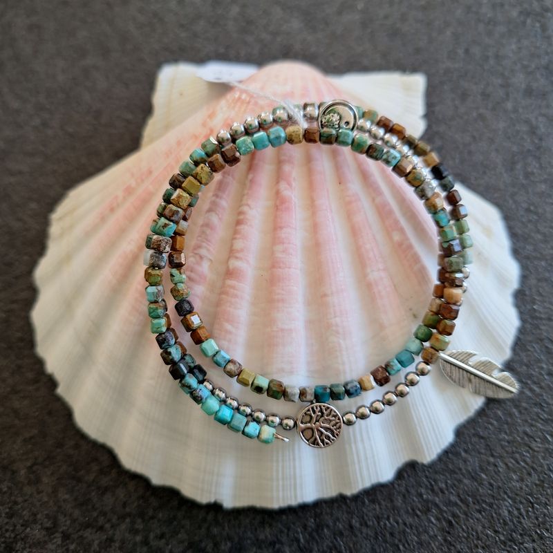 Bracelet turquoise cube 3mm fil a mémoire de forme