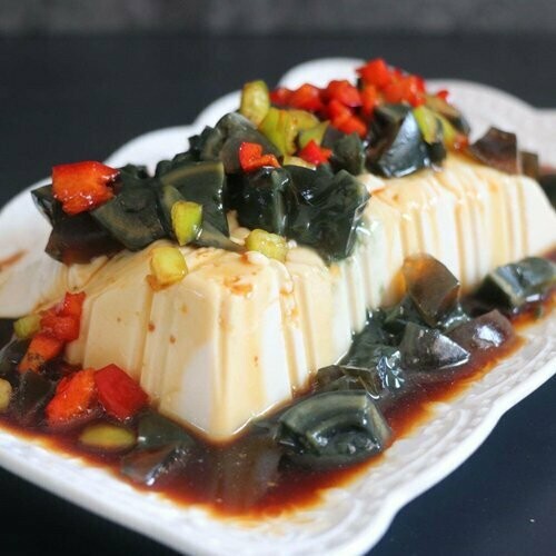 406 皮蛋豆腐 / Tausendjähriges Ei mit Tofu / Tofu with Preserved Egg