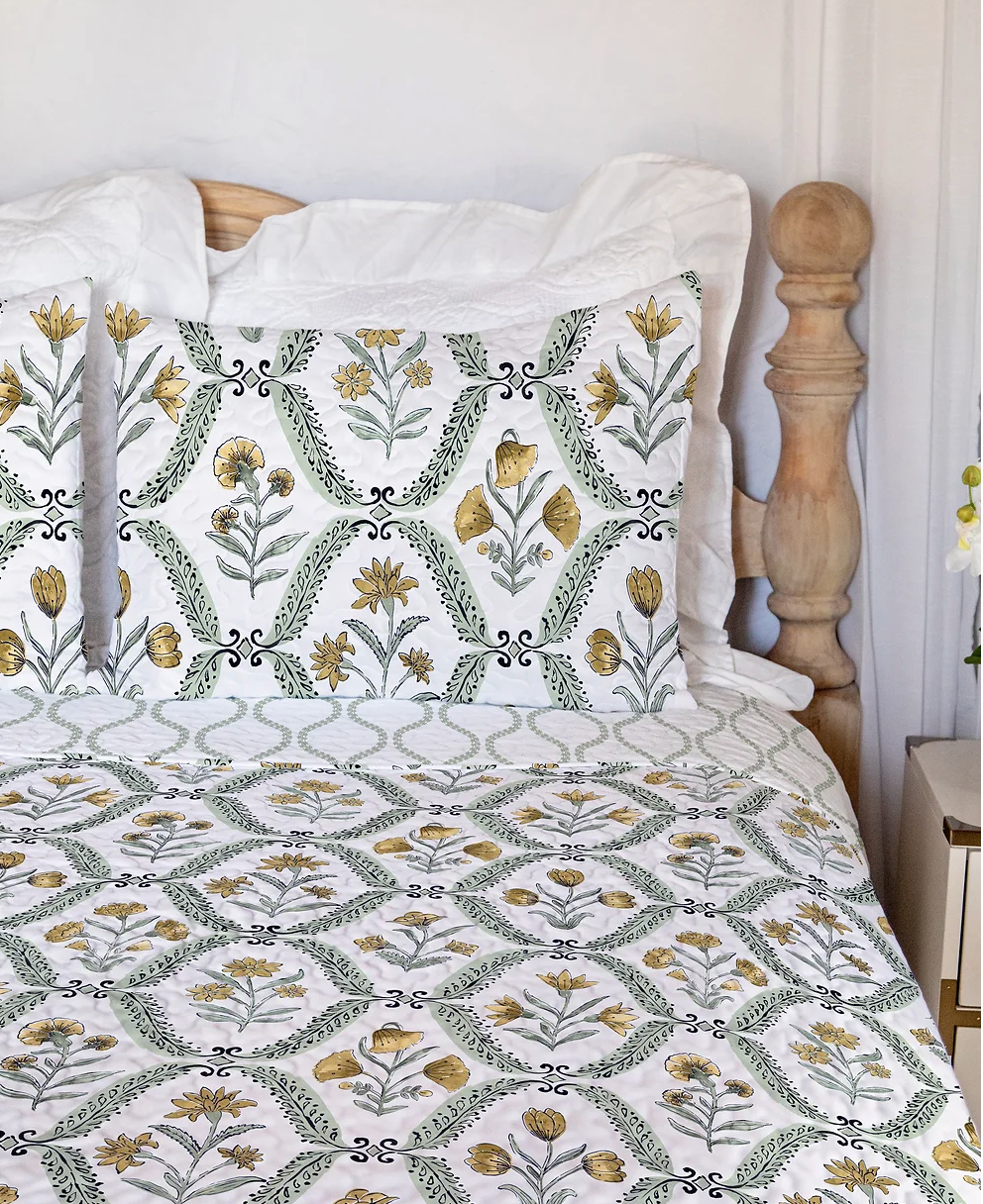 Charlotte In Yellow Queen Quilt