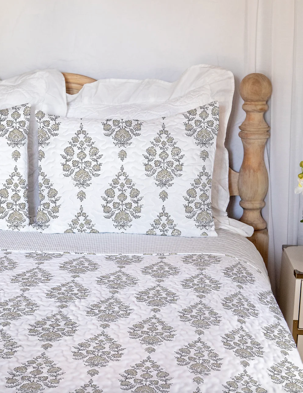 Helen In Linen Queen Quilt