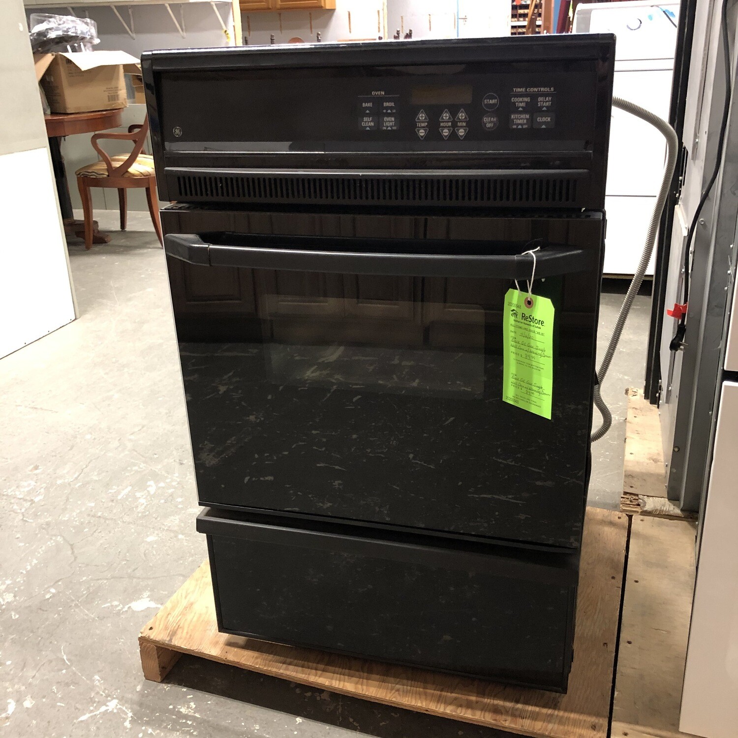 Black GE Gas Single Wall Oven w/ Warming Drawer