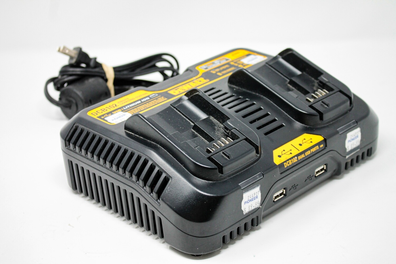 Dewalt DCB102 Jobsite Dual Charging Station