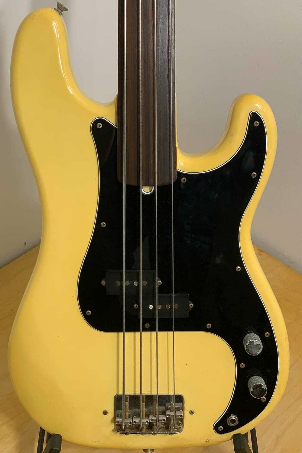 FG26 1978 Fender Fretless Precision Bass