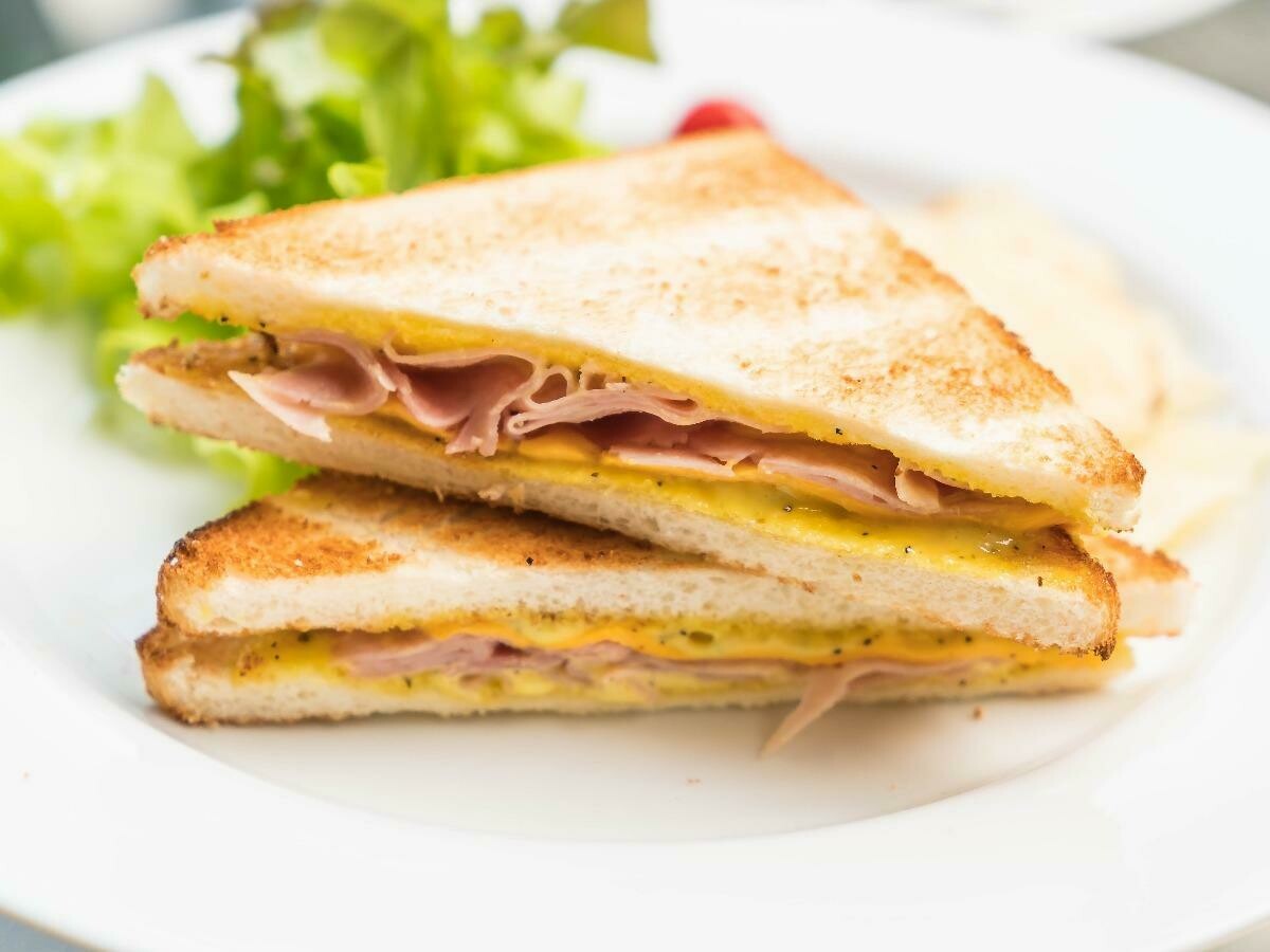 Ham & Cheese Sandwich with Chips
