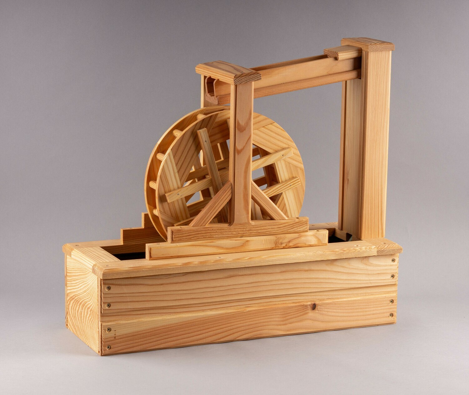 Holz-Wasserrad mit Pumpe