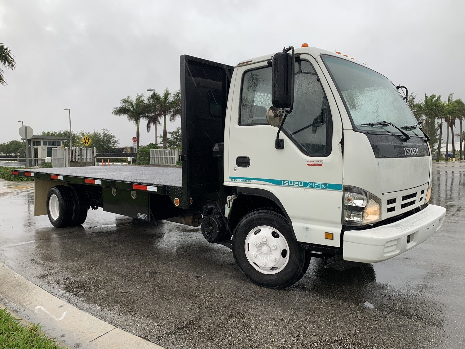 2006 ISUZU NPR W/18’ FT FLATBED