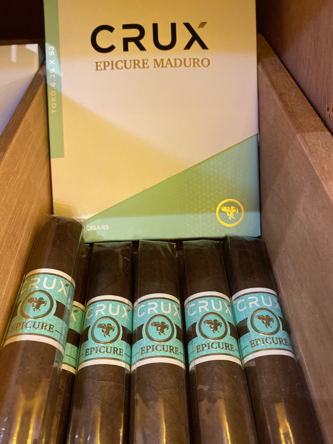 CRUX Epicure Maduro Toro 61/4x52, 20's