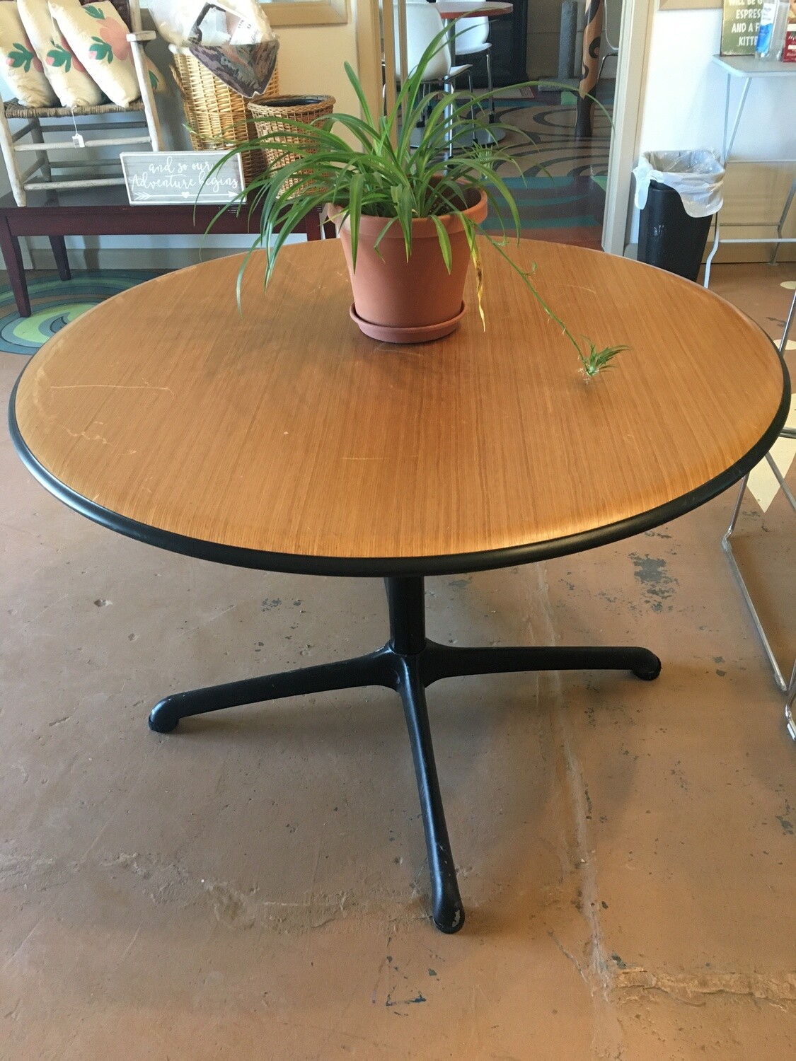 Red Round Table 12/1