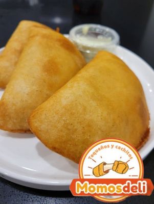 Momo's Deli - Empanada Mechada (Shredded Beef) x 4