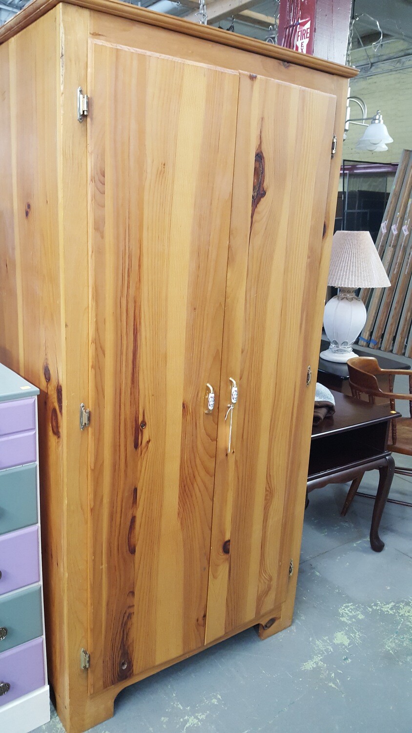 Knotty Pine Closet (O)