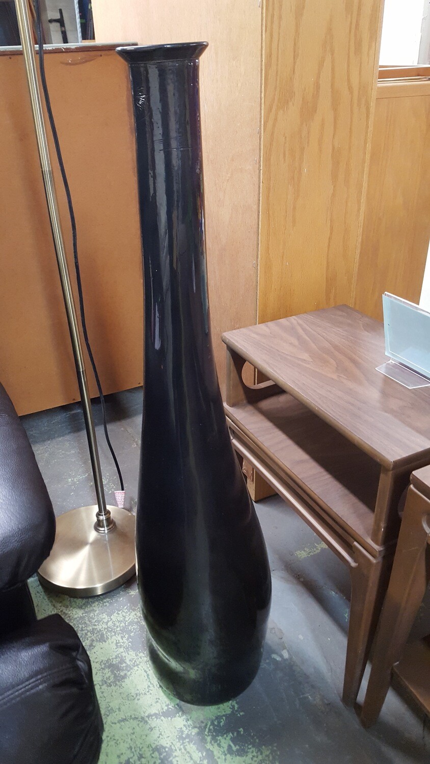 Pier 1 black floor vase (P)