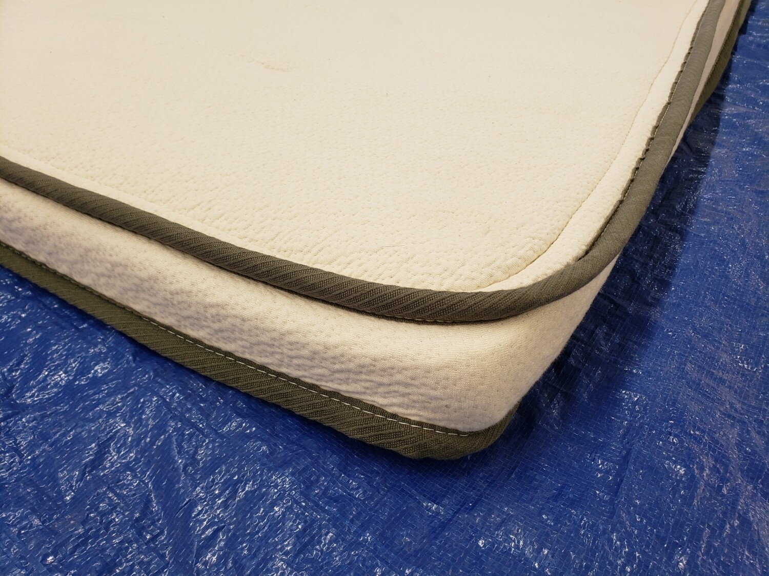 Avocado QUEEN Quilted Mattress Topper, plush (QN1000) 2125