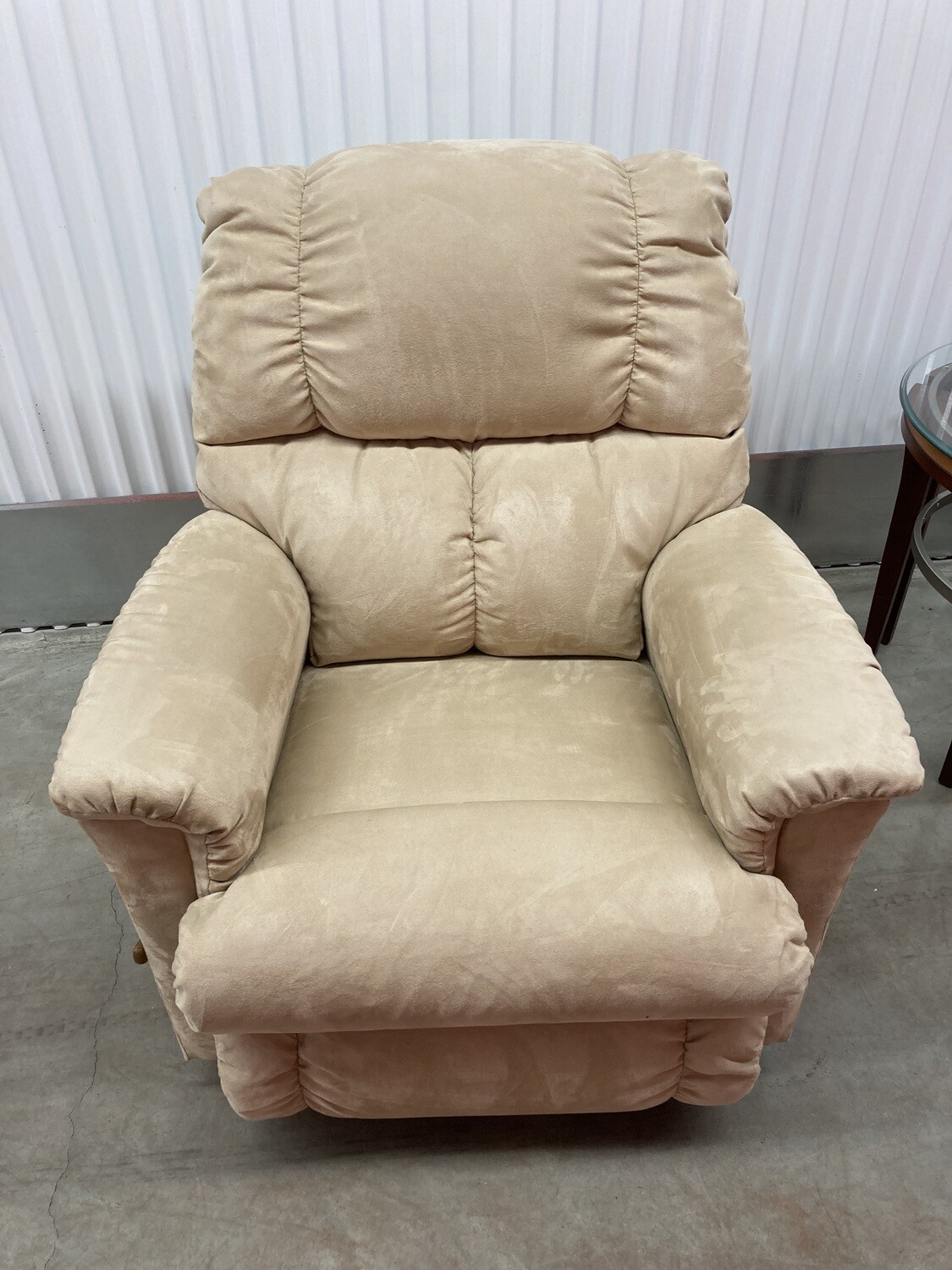 LaZBoy swivel Rocker / Recliner, like new! 2005