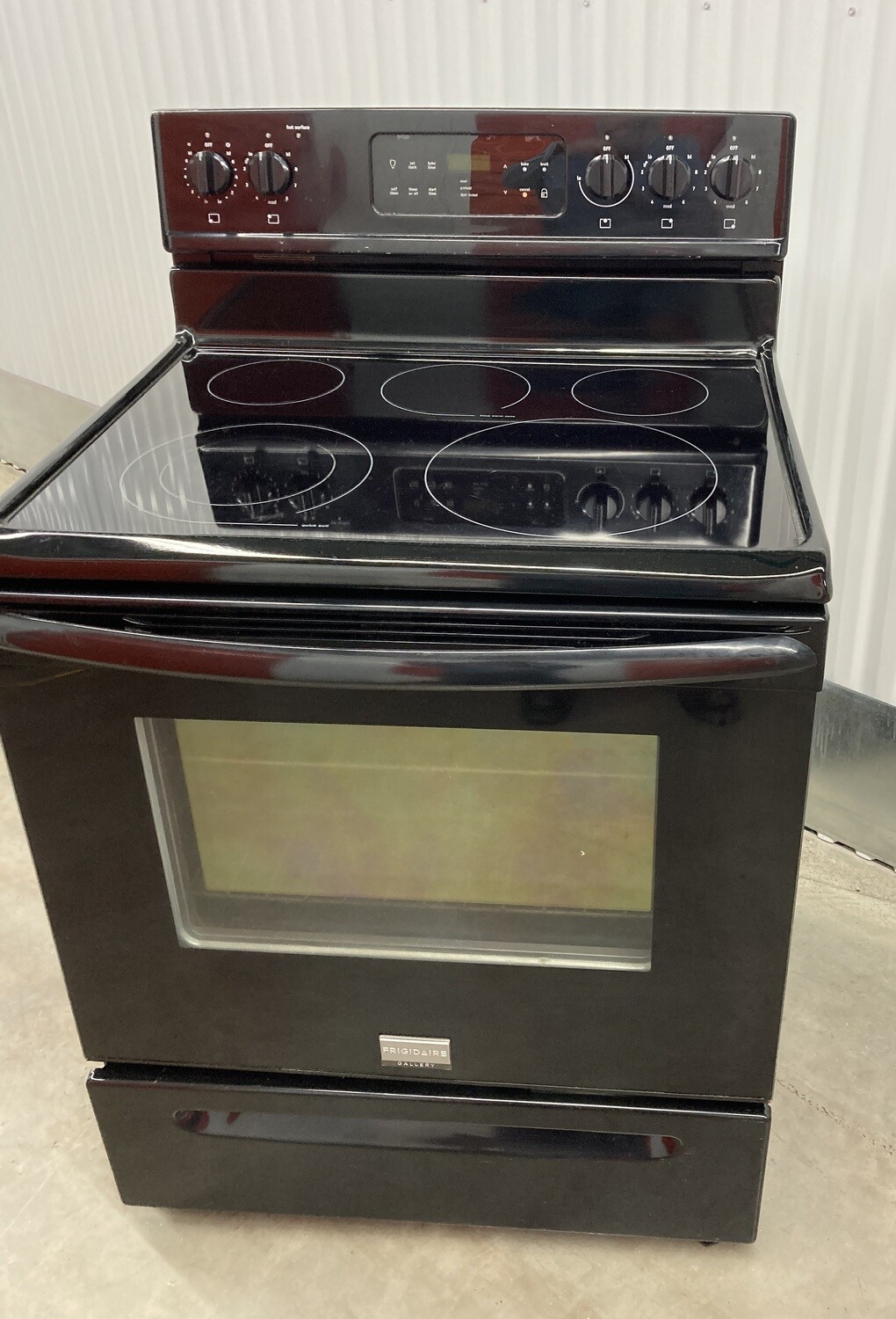 Frigidaire 5element Glasstop Stove, black 2213