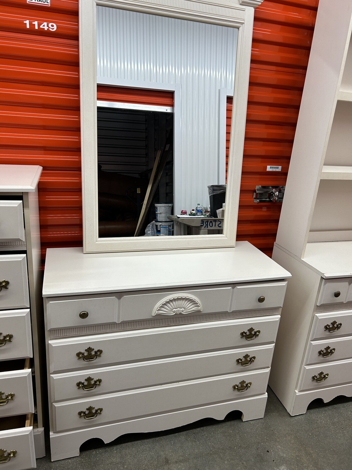 Offwhite 3drawer Dresser w/mirror 1115