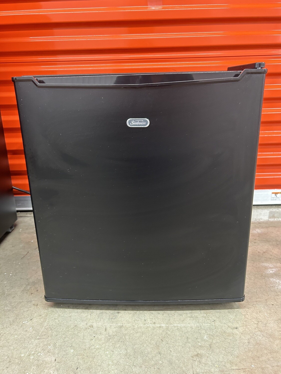 Sunbeam Mini fridge, 1.7 cu. ft 2170 ** 4 wks to sell, full price